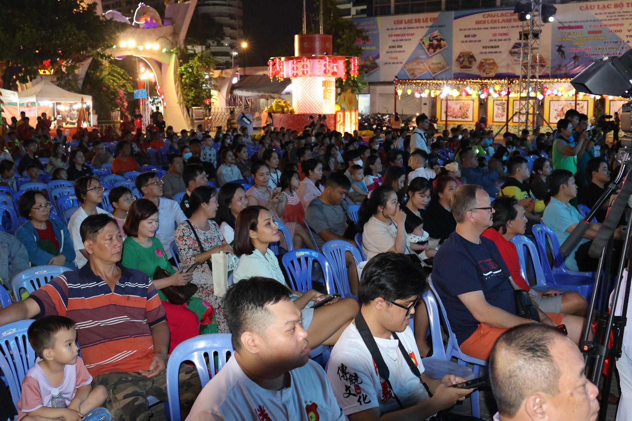 Lung linh Hội đèn hoa Xuân Ất Tỵ  - Ảnh 4.