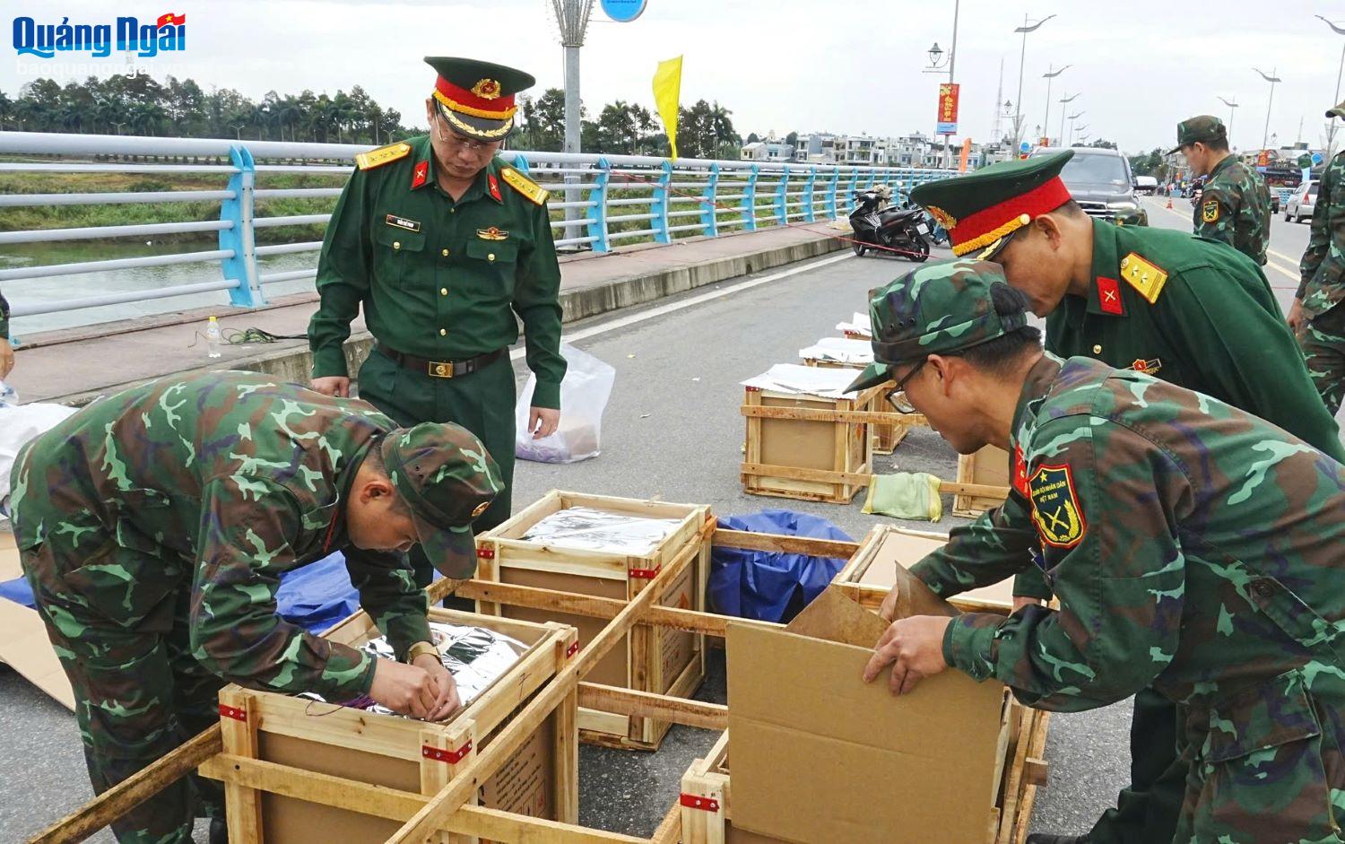 Sẵn sàng cho công tác bắn pháo hoa đêm giao thừa