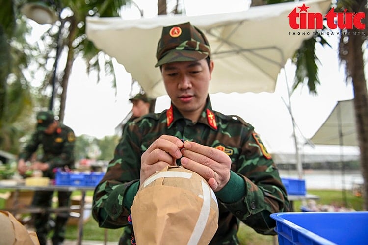 하노이 음력설 축하 불꽃놀이 준비 완료