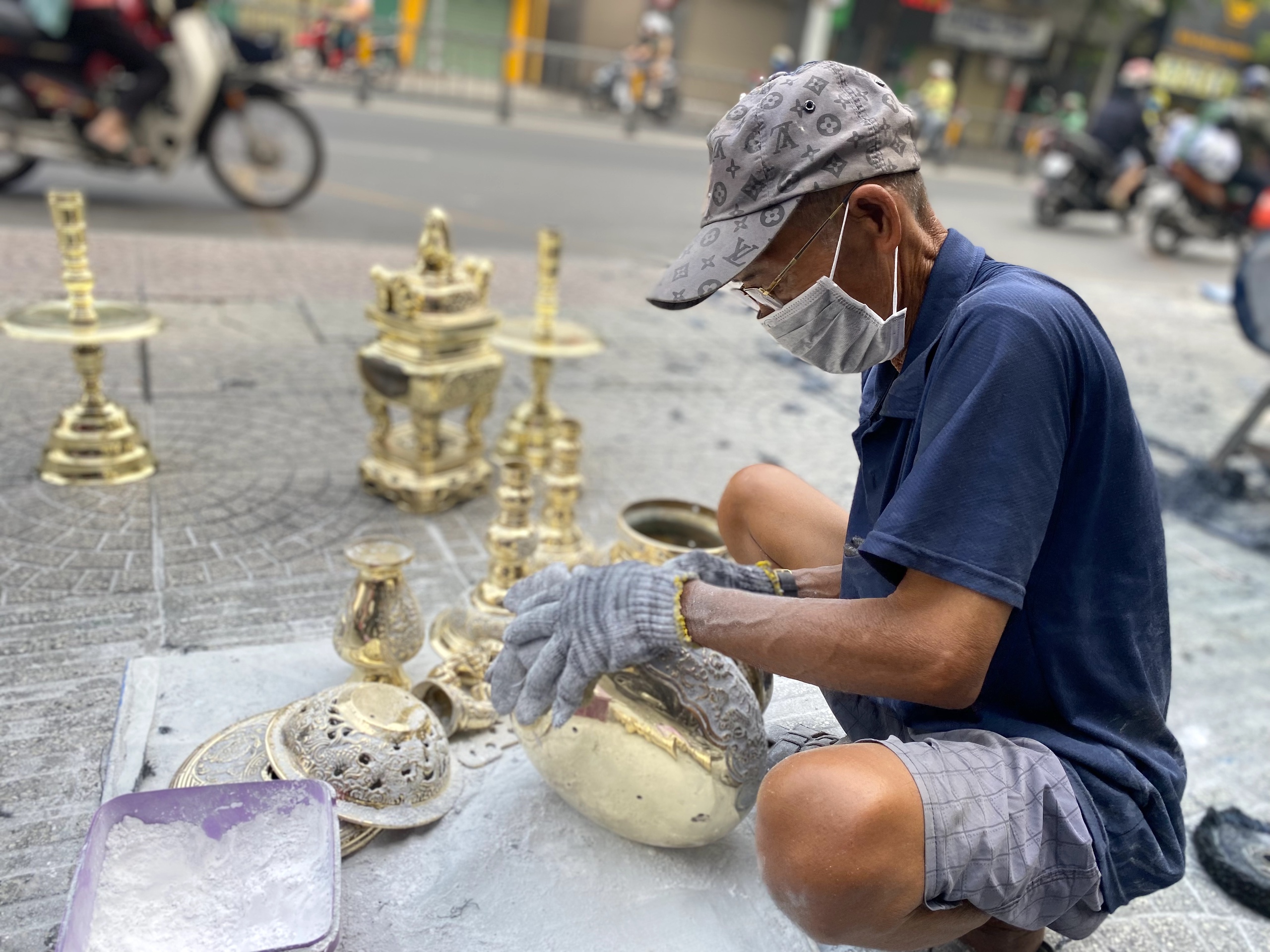 Nghề đánh bóng lư đồng 