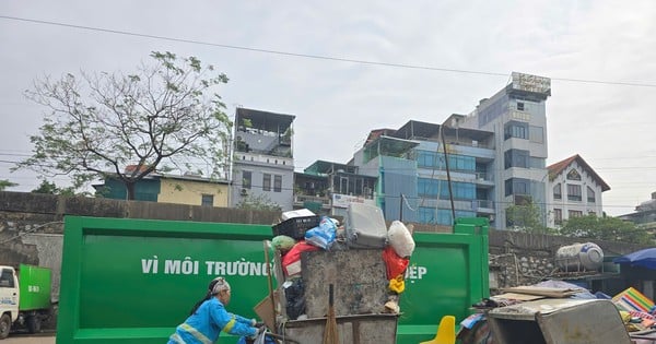 Người dân tổng vệ sinh đón Tết, công nhân môi trường gồng mình dọn rác