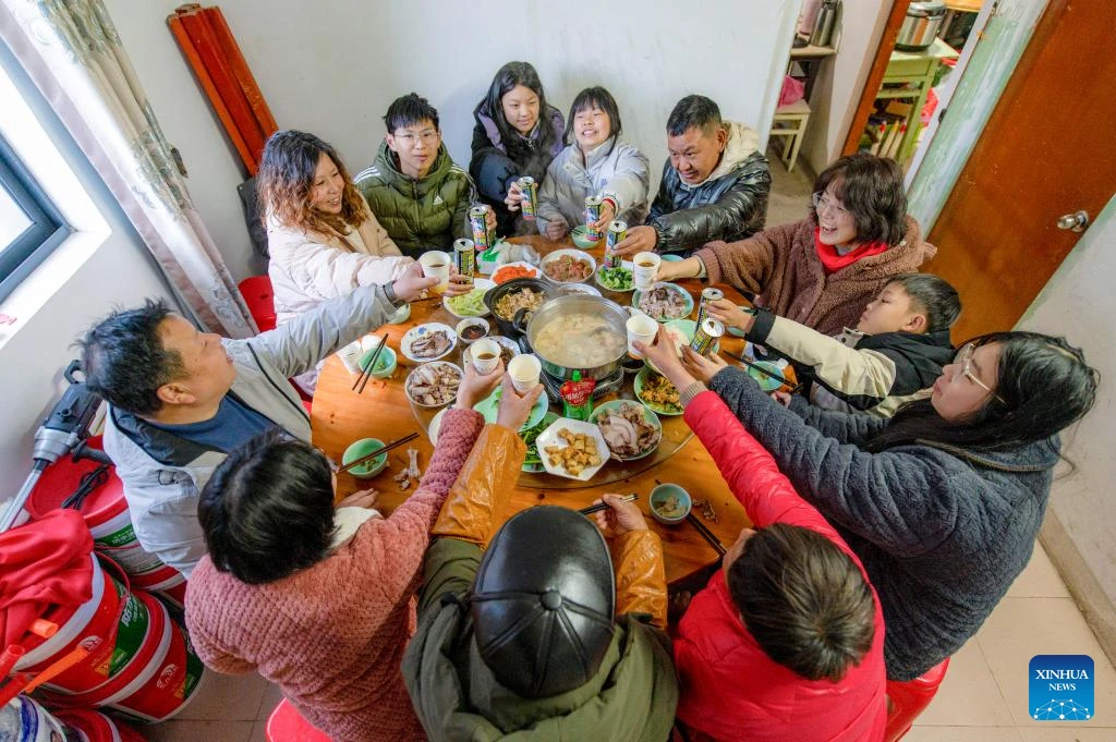 [Photo] Exciting Lunar New Year 2025 celebrations in many places around the world photo 12