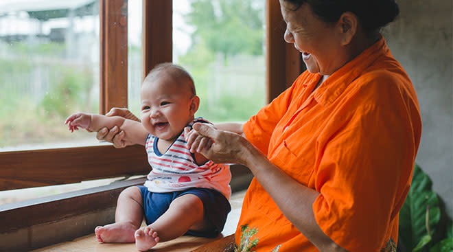 Nỗi niềm của những người ông bà bị chỉ trích không chăm cháu giúp là không thương con cháu: Đừng bắt chúng tôi phải 