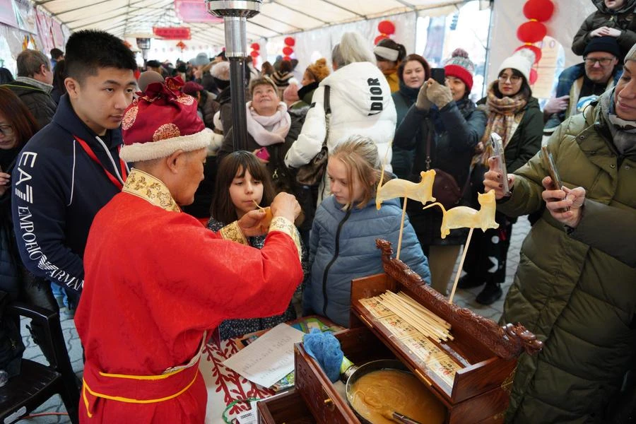 [Photo] Celebrating Lunar New Year 2025 in many places around the world photo 9