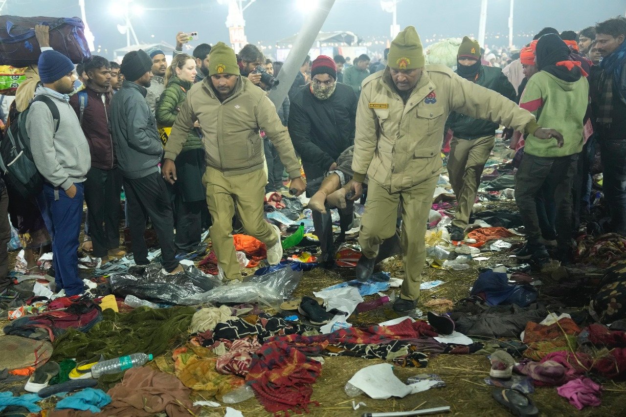 At least 7 people were killed in the attack at the biggest festival in Vietnam, picture 1