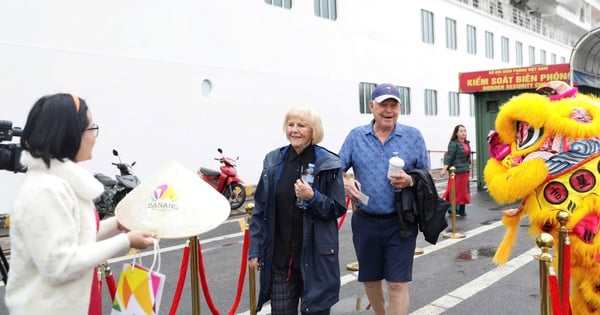 Touristen strömen per Schiff und Flugzeug nach Da Nang