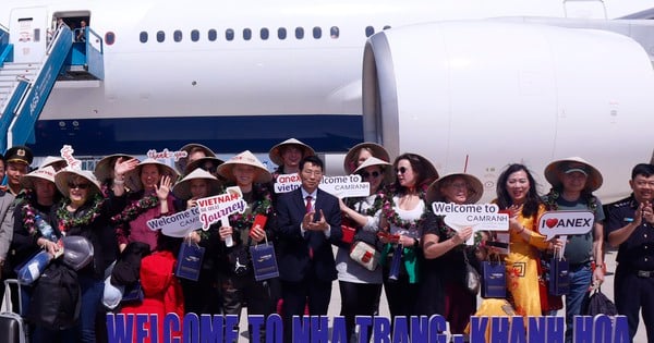 Flug aus Polen „bricht im Jahr der Schlange“ in Khanh Hoa an