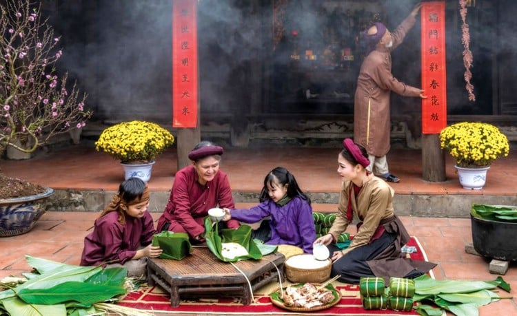 Tet Viet Nam es un festival tradicional con muchos grupos étnicos y colores, imagen 1.