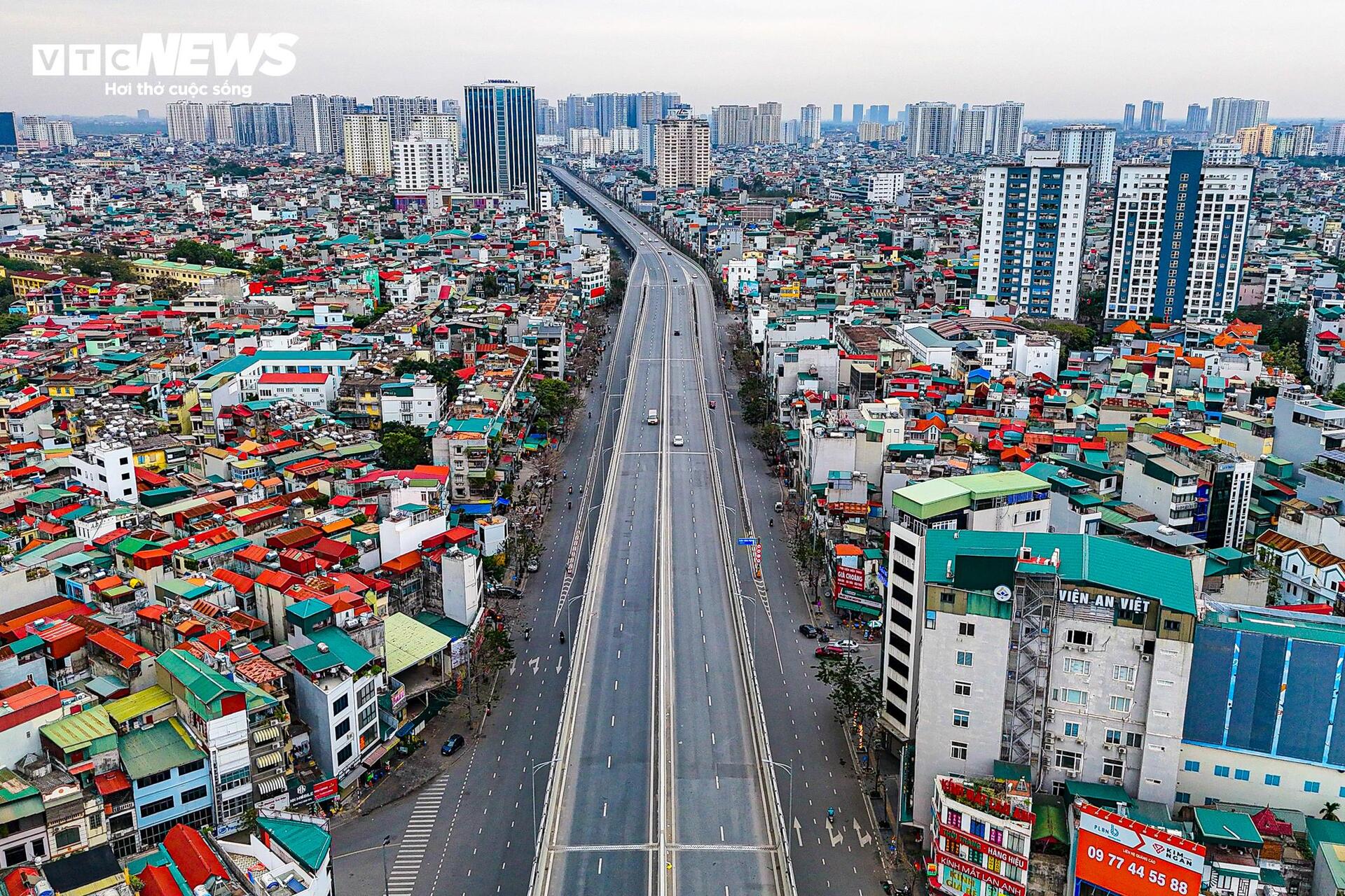 Hanoi es tranquilo y pacífico en la primera mañana del Tet.