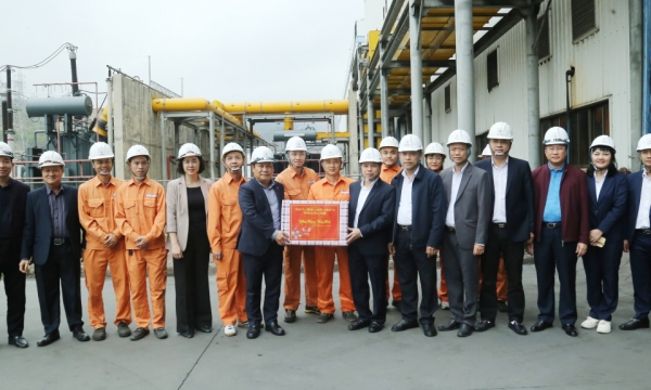 زيارة سكرتير الحزب الإقليمي لشركة Quang Ninh Thermal Power Joint Stock Company وتمنياتها بالعام الجديد السعيد