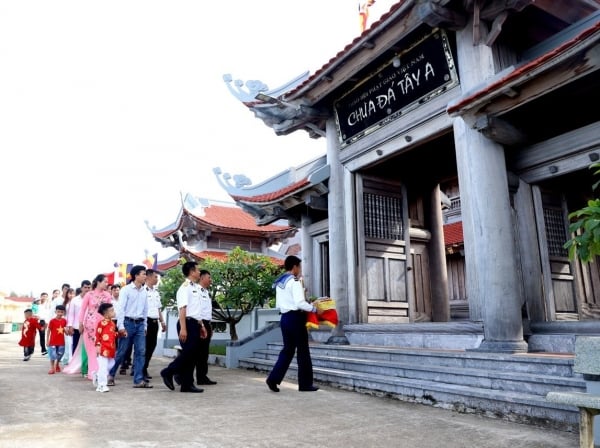 เจื่องซายินดีต้อนรับฤดูใบไม้ผลิอย่างมีความสุข