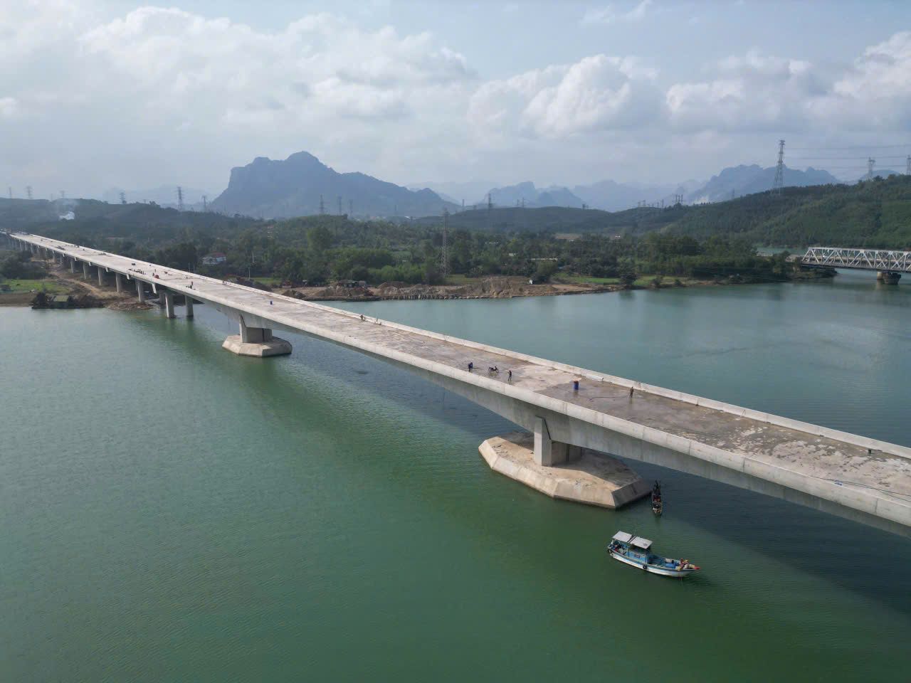 Hậu trường chạy đua làm cầu lớn trên cao tốc Bắc - Nam giai đoạn 2- Ảnh 1.