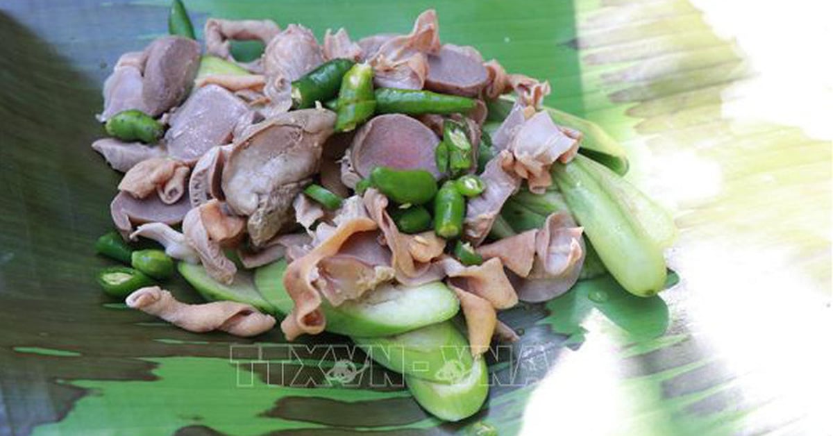 Berenjena amarga con pollo envuelto en hojas de plátano, has estado en Gia Lai muchas veces pero ¿ya la has probado?