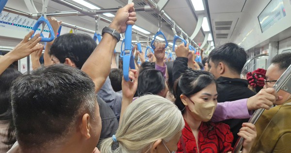 Metro No. 1 is crowded on the first day of Tet, must adjust to increase trips