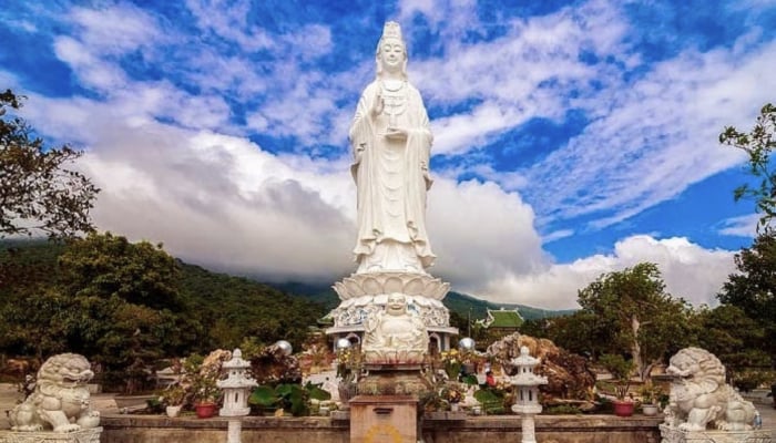 Les temples les plus sacrés qui attirent les visiteurs début 2025