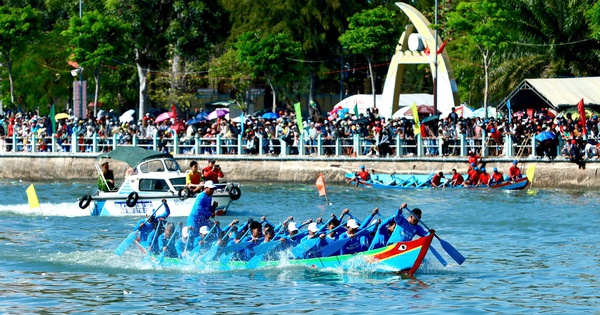 Un festival de courses de bateaux passionnant sur la rivière Ca Ty pour accueillir la nouvelle année d'At Ty