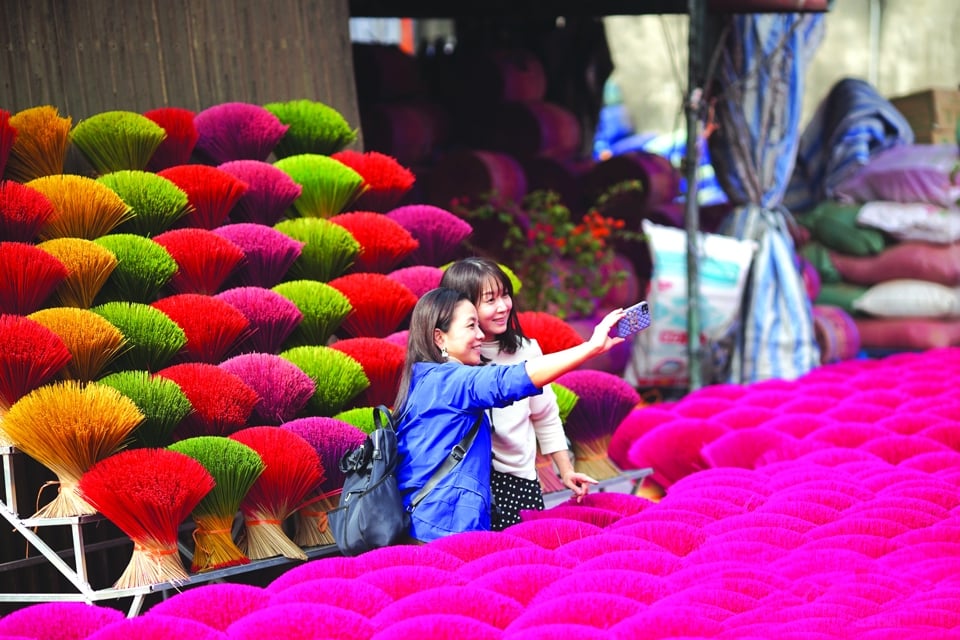 Quang Phu Cau incense village is the highlight of the tourist route 