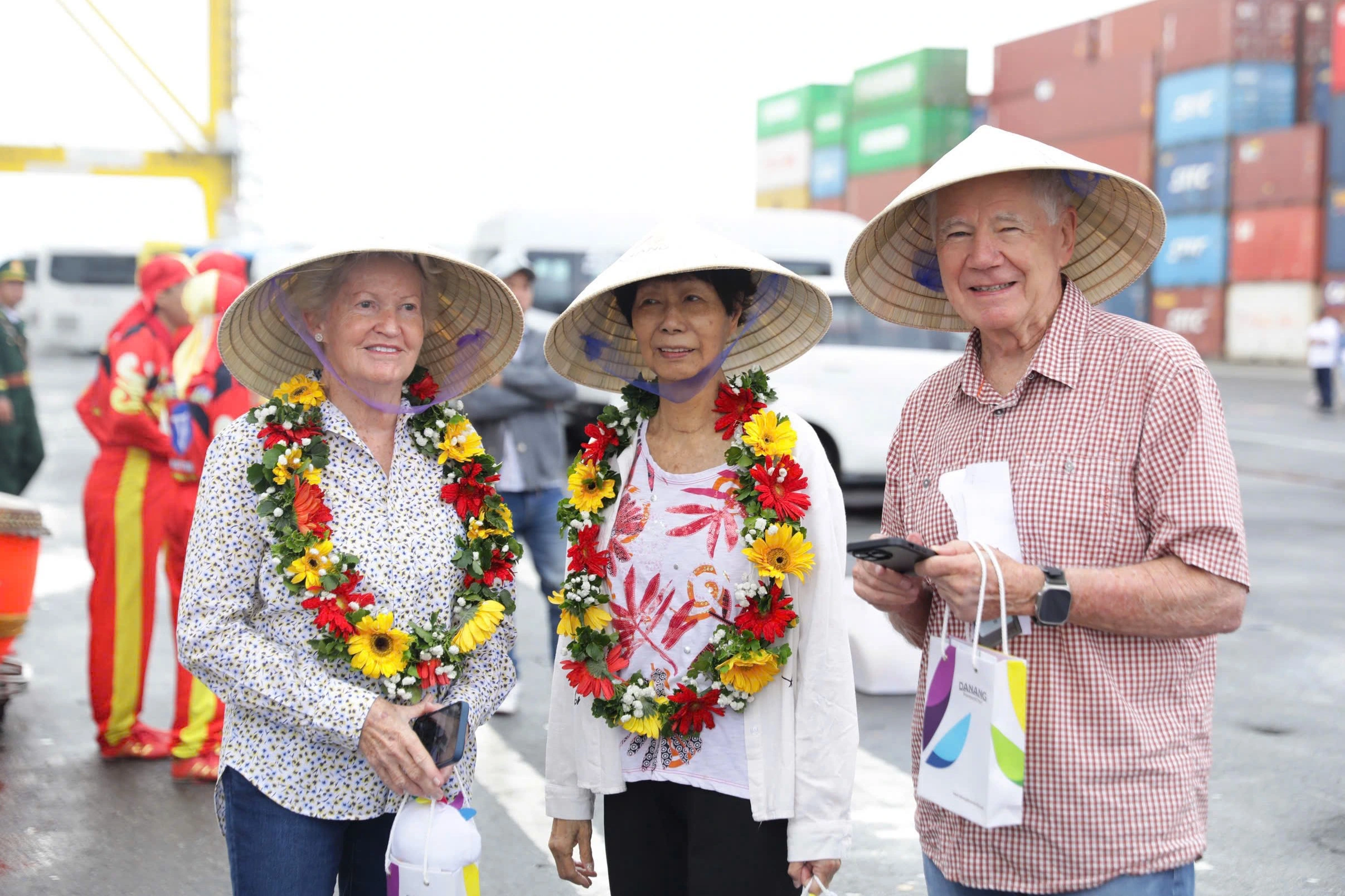 International visitors to Da Nang are surprised by the Han River and bridges