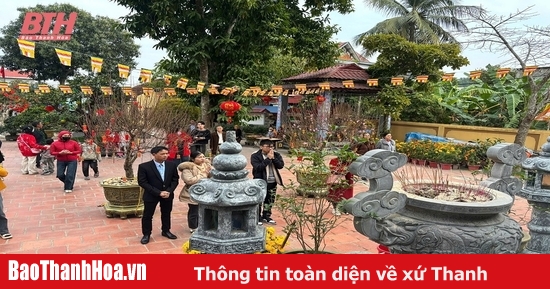 Du xuân vãn cảnh đầu năm