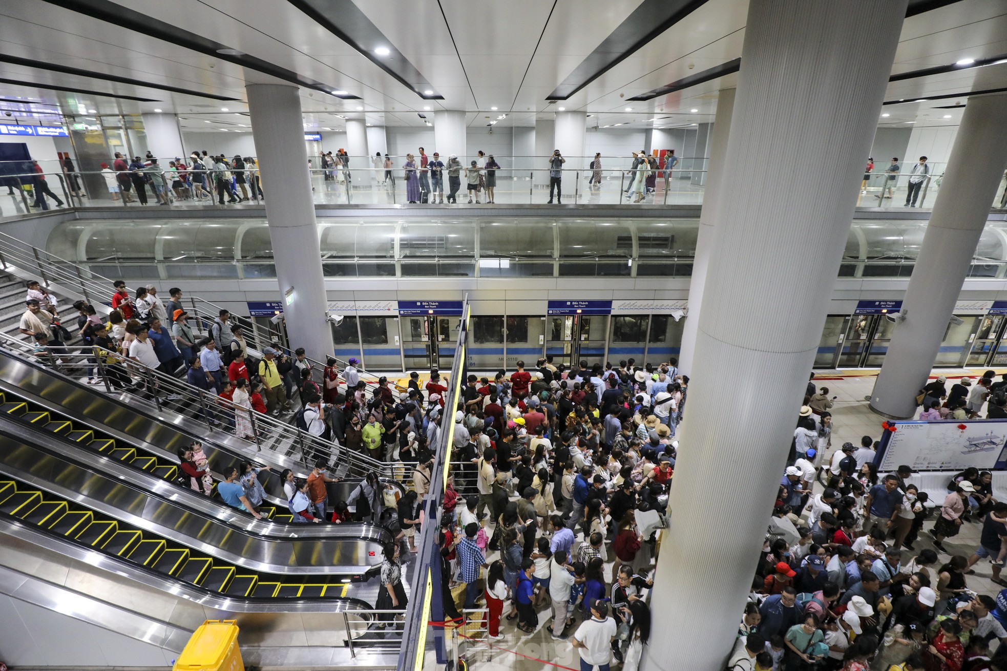 旧正月の3日目、ホーチミン市地下鉄に乗るために何時間も待った「人々の海」写真18