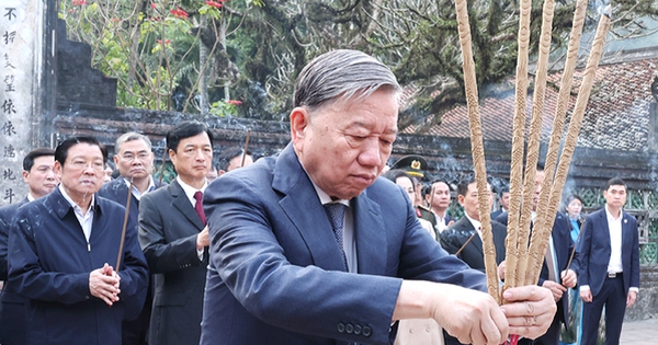 General Secretary To Lam offers incense at Hoa Lu Special National Relic Site