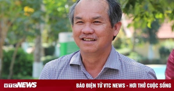 Why is Mr. Duc gradually becoming quiet about Vietnamese football?