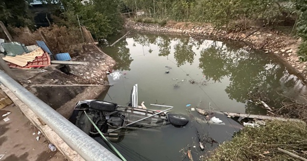 Der Moment, als ein Auto in einen Graben stürzte und 7 Menschen tötete