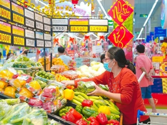 3rd day of Tet: No shortage of goods or price increase