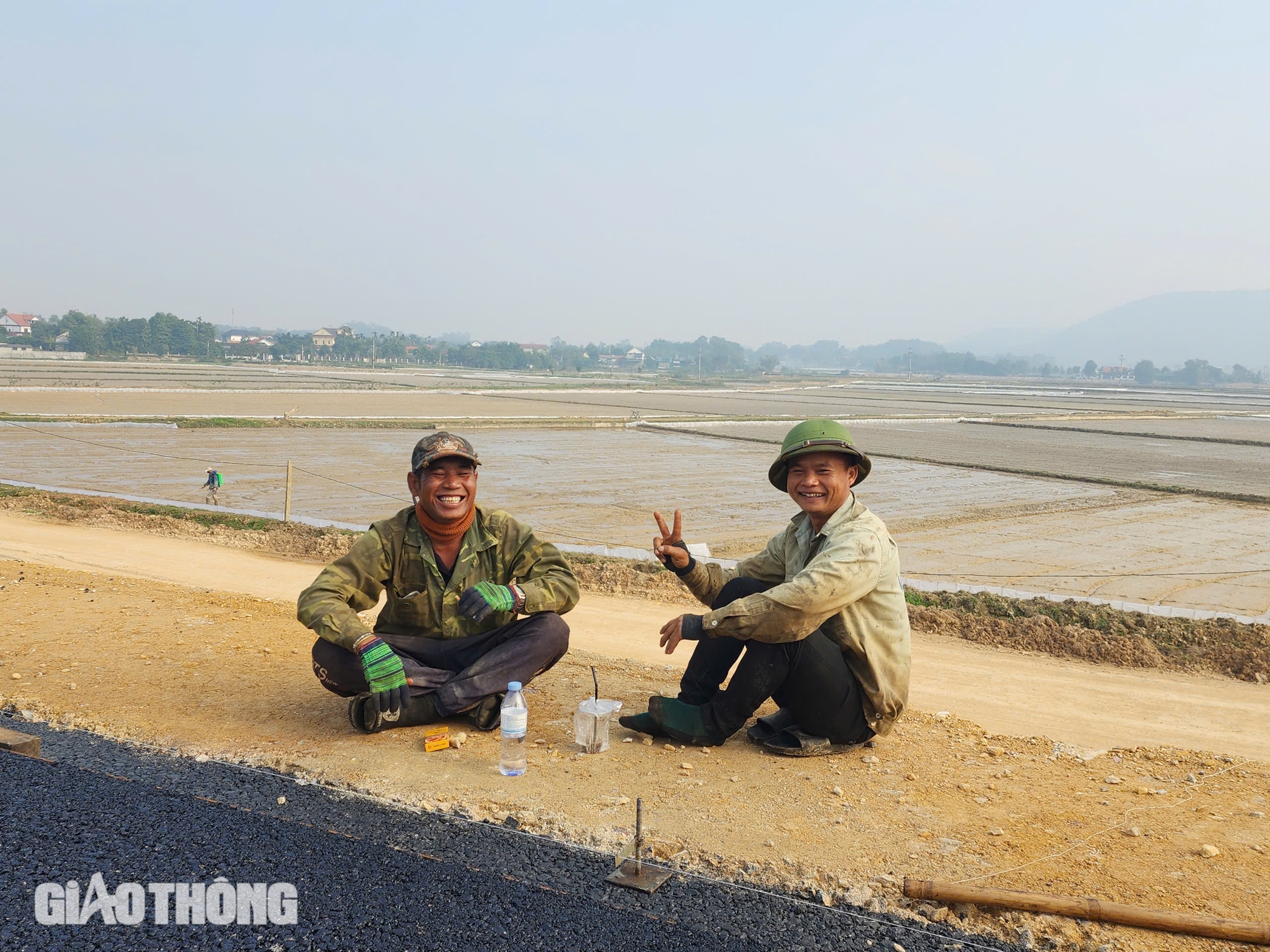 Tết không nghỉ trên công trường cao tốc- Ảnh 6.