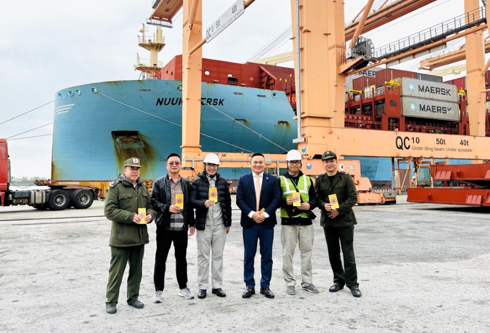 Deputy General Director Le Quang Trung visited and wished a Happy New Year to the staff and workers of Hai Phong Port - Vietnam National Shipping Lines - VIMC