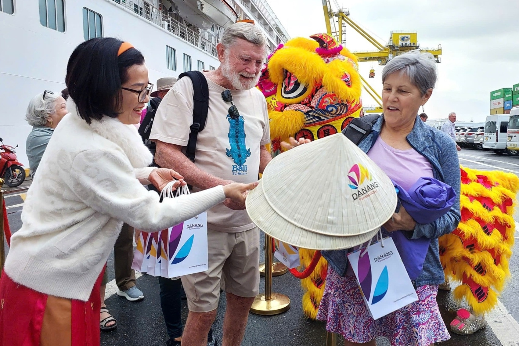 Touristen strömen am Neujahrstag nach Da Nang