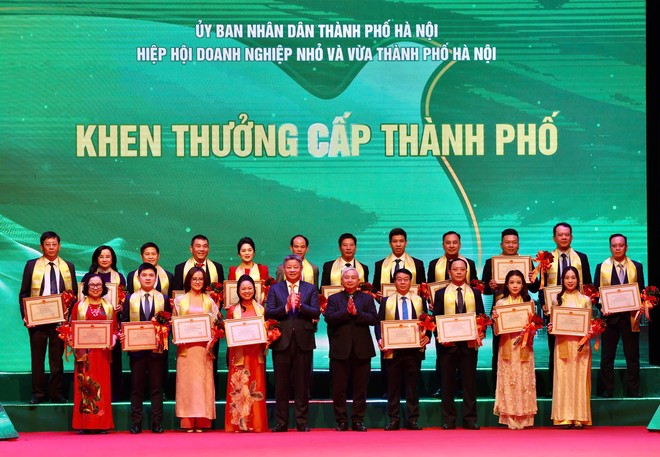 Hà Nội tôn vinh doanh nghiệp, doanh nhân Thăng Long 2024 có nhiều đóng góp tích cực cho sự phát triển kinh tế - xã hội của Thủ đô