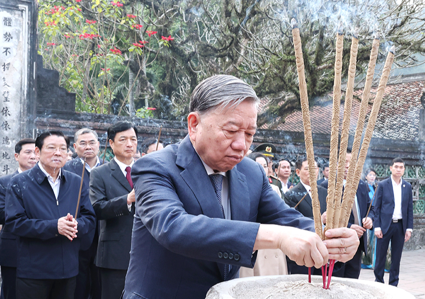 Tổng Bí thư Tô Lâm dâng hương tại Khu di tích Quốc gia đặc biệt Hoa Lư- Ảnh 1.