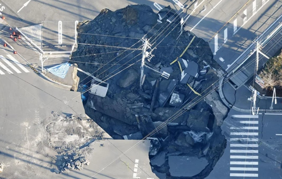 Man swallows truck in Japan, picture 1