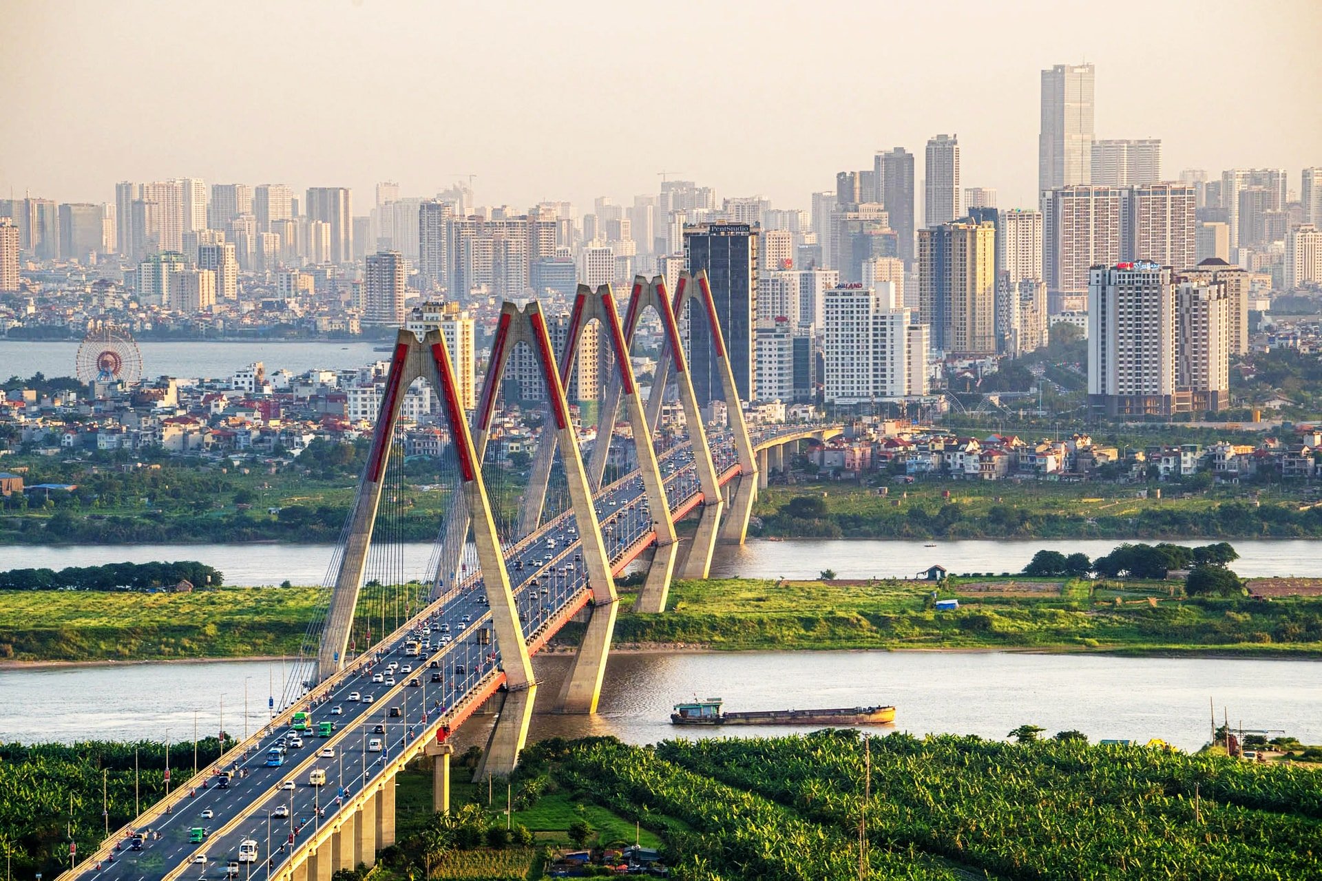 Puente Nhat Tan, Hanói