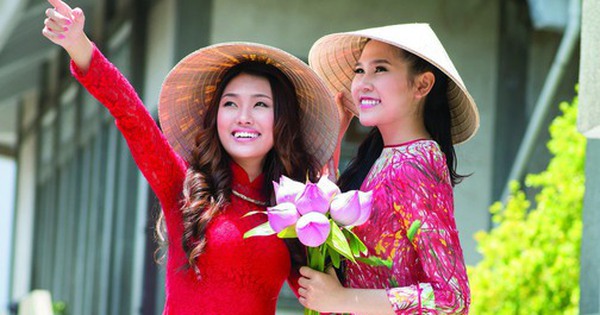 La génération Z envoie de l'amour à l'Ao Dai à l'occasion des journées printanières