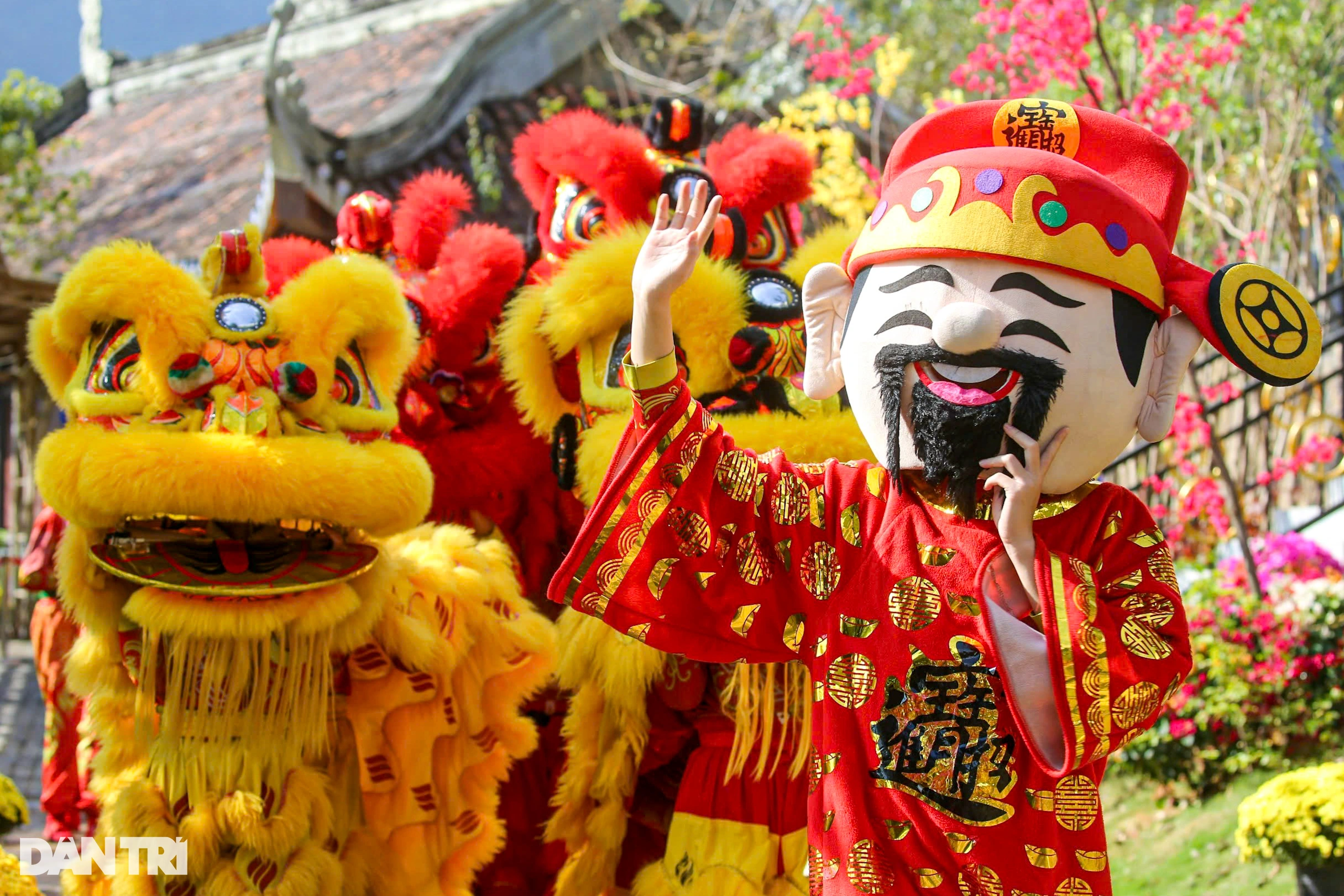 Touristen kommen am dritten Tag des Tet-Festes nach Da Nang, um den Gott des Reichtums um Glück zu beten.