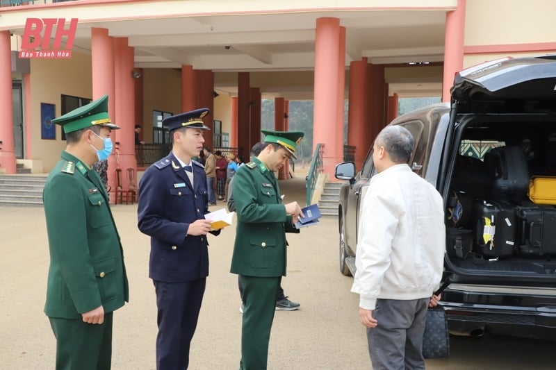 Hải quan các cửa khẩu làm việc xuyên tết, thông quan hàng hóa xuất nhập khẩu