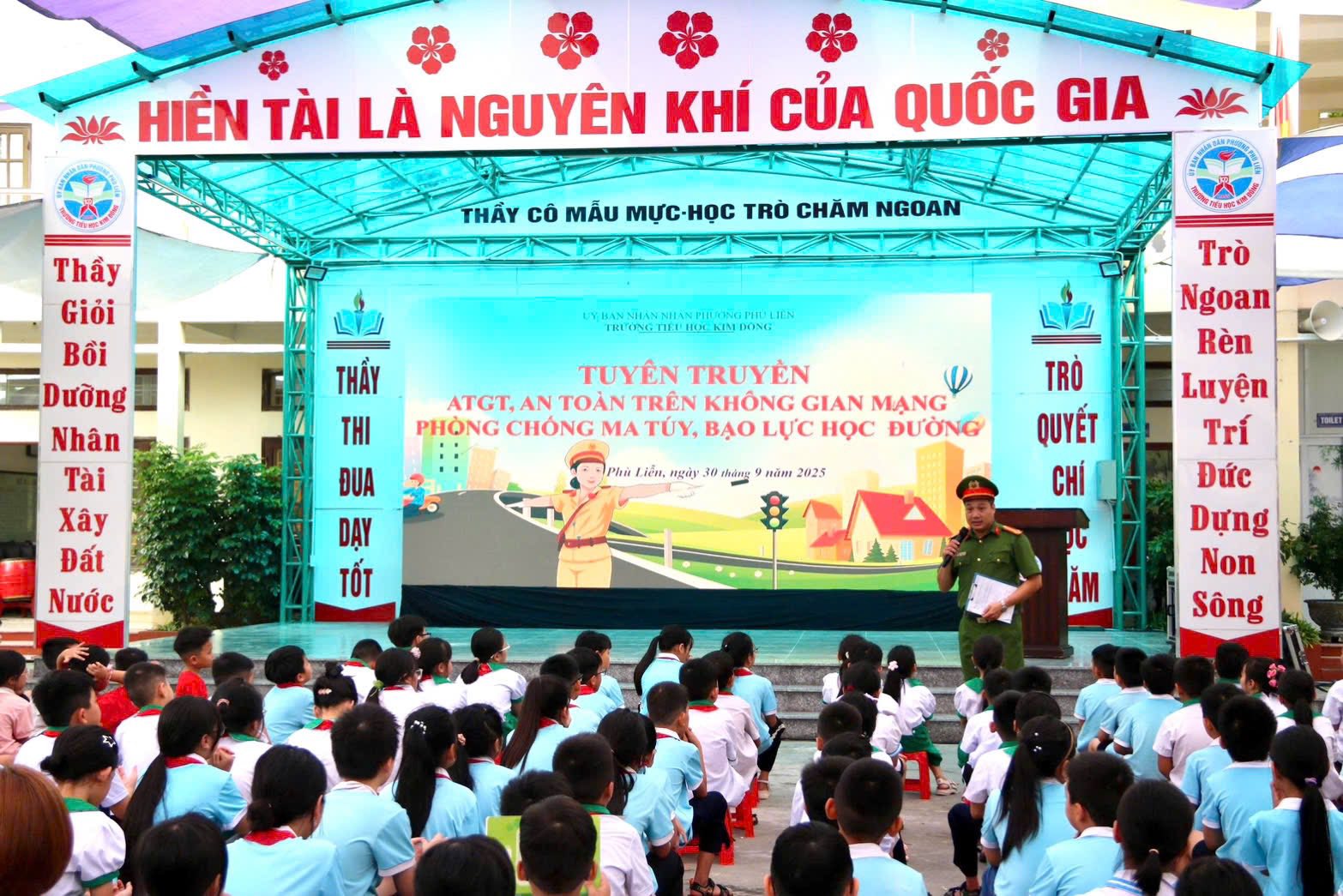 ចុចលើរូបភាពដើម្បីពង្រីក។