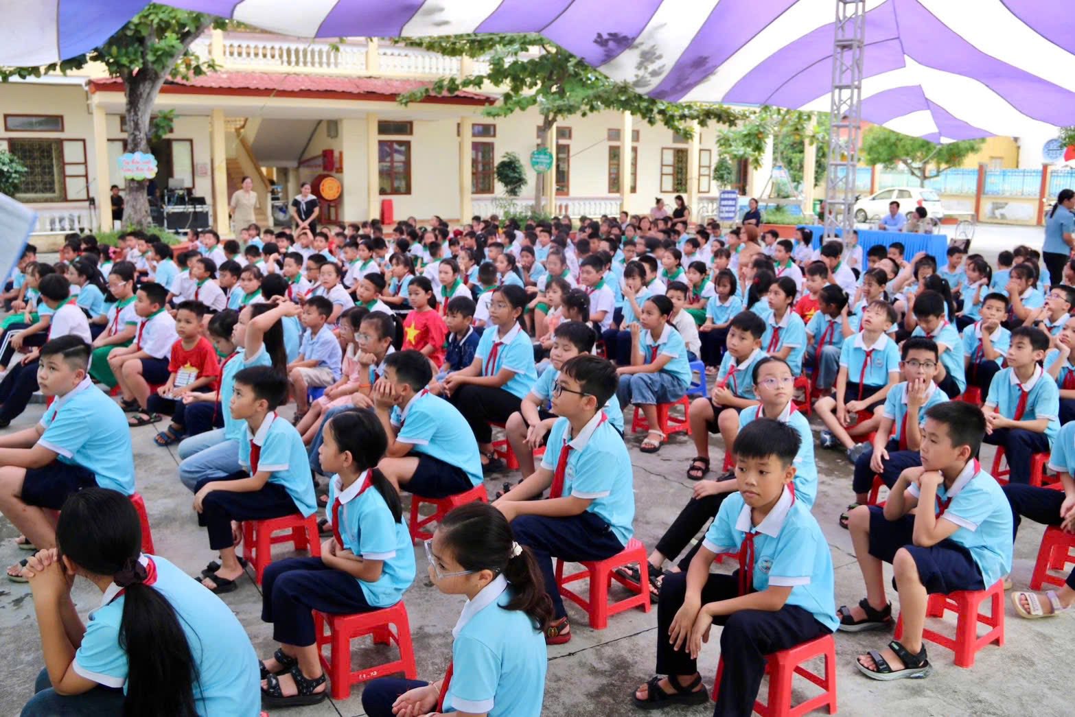 ចុចលើរូបភាពដើម្បីពង្រីក។