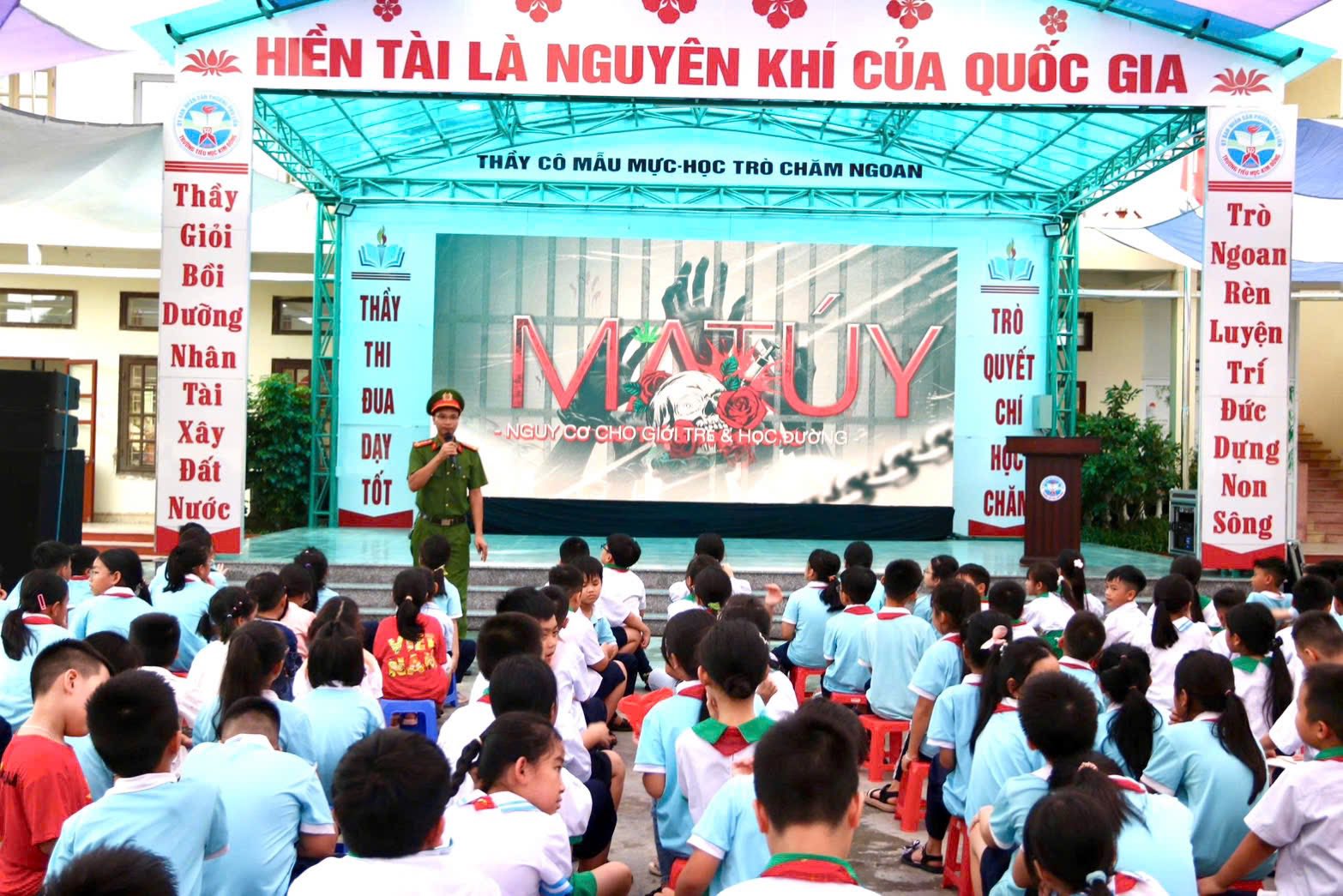 ចុចលើរូបភាពដើម្បីពង្រីក។