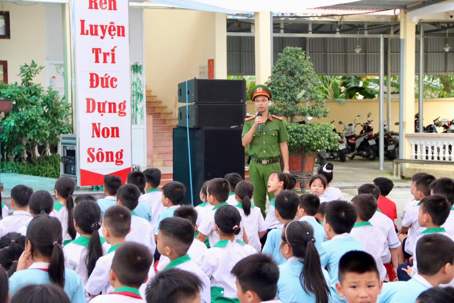 ចុចលើរូបភាពដើម្បីពង្រីក។