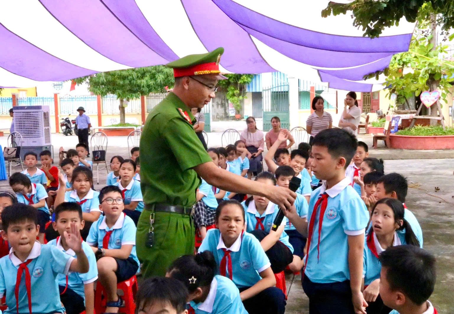 ចុចលើរូបភាពដើម្បីពង្រីក។