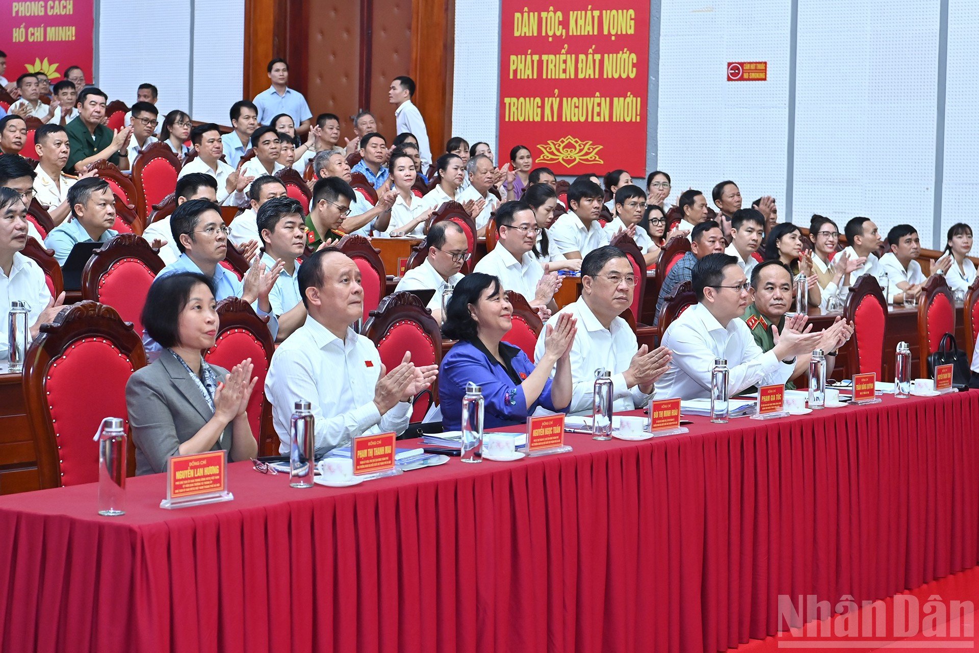 ndo_br_a4-bnd-9494.jpg