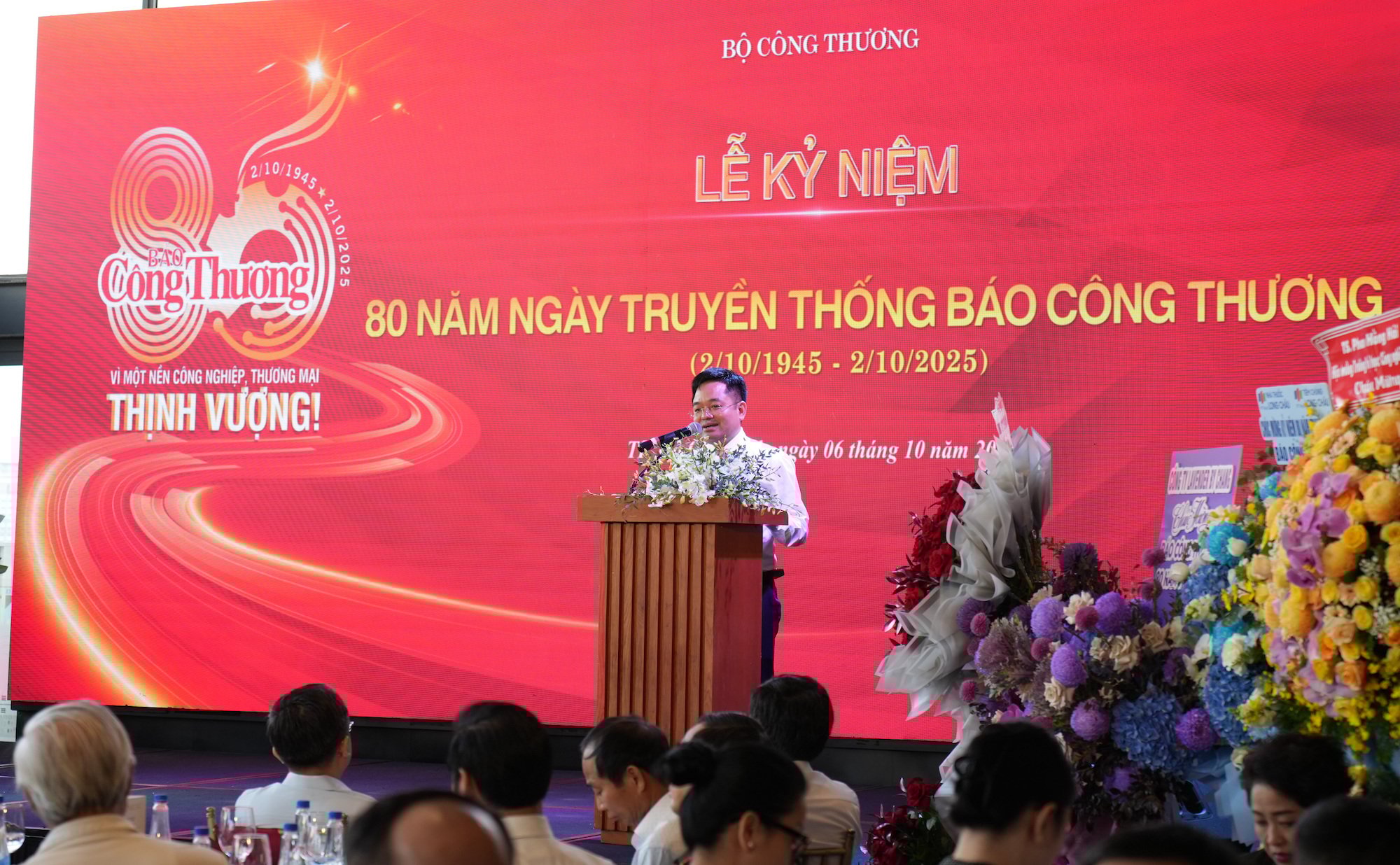 និពន្ធនាយកកាសែតឧស្សាហកម្ម និងពាណិជ្ជកម្ម លោក Nguyen Van Minh ថ្លែងមតិនៅពិធីនេះ។