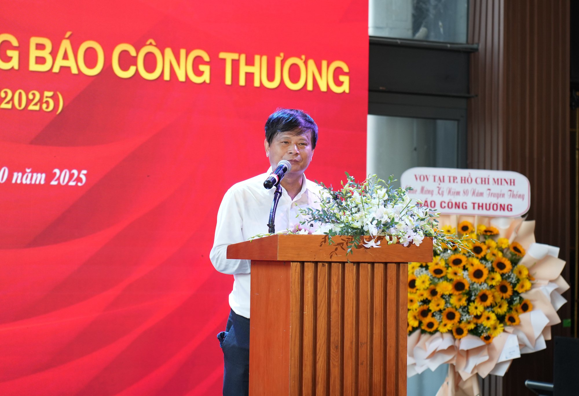 លោក Tran Trong Dung អនុប្រធានសមាគមអ្នកកាសែតវៀតណាម ទទួលបន្ទុកតំបន់ភាគខាងត្បូង បានវាយតំលៃខ្ពស់ចំពោះសមិទ្ធិផលដែលកាសែត Cong Thuong សម្រេចបានក្នុងវិស័យជាច្រើន។