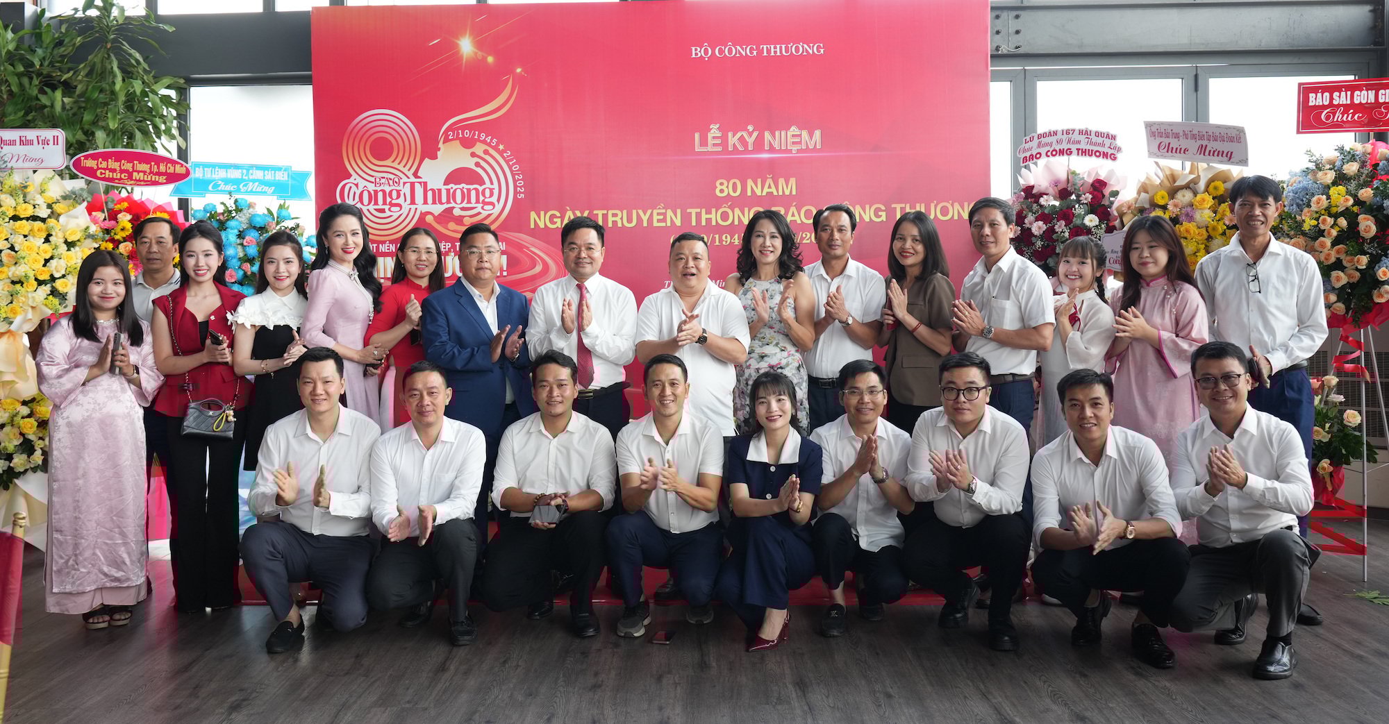 កាសែត Cong Thuong បានប្រារព្ធពិធីរំលឹកខួបលើកទី 80 នៃទិវាប្រពៃណីនៅទីក្រុងហូជីមិញ - 11