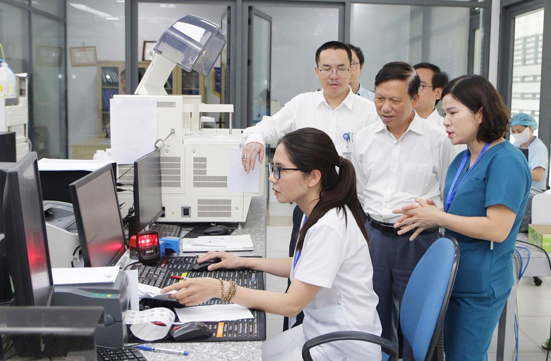 Das Son Tay General Hospital führt einen elektronischen medizinischen Untersuchungs- und Behandlungsdienst ein. Anh Duy Tuan.jpg