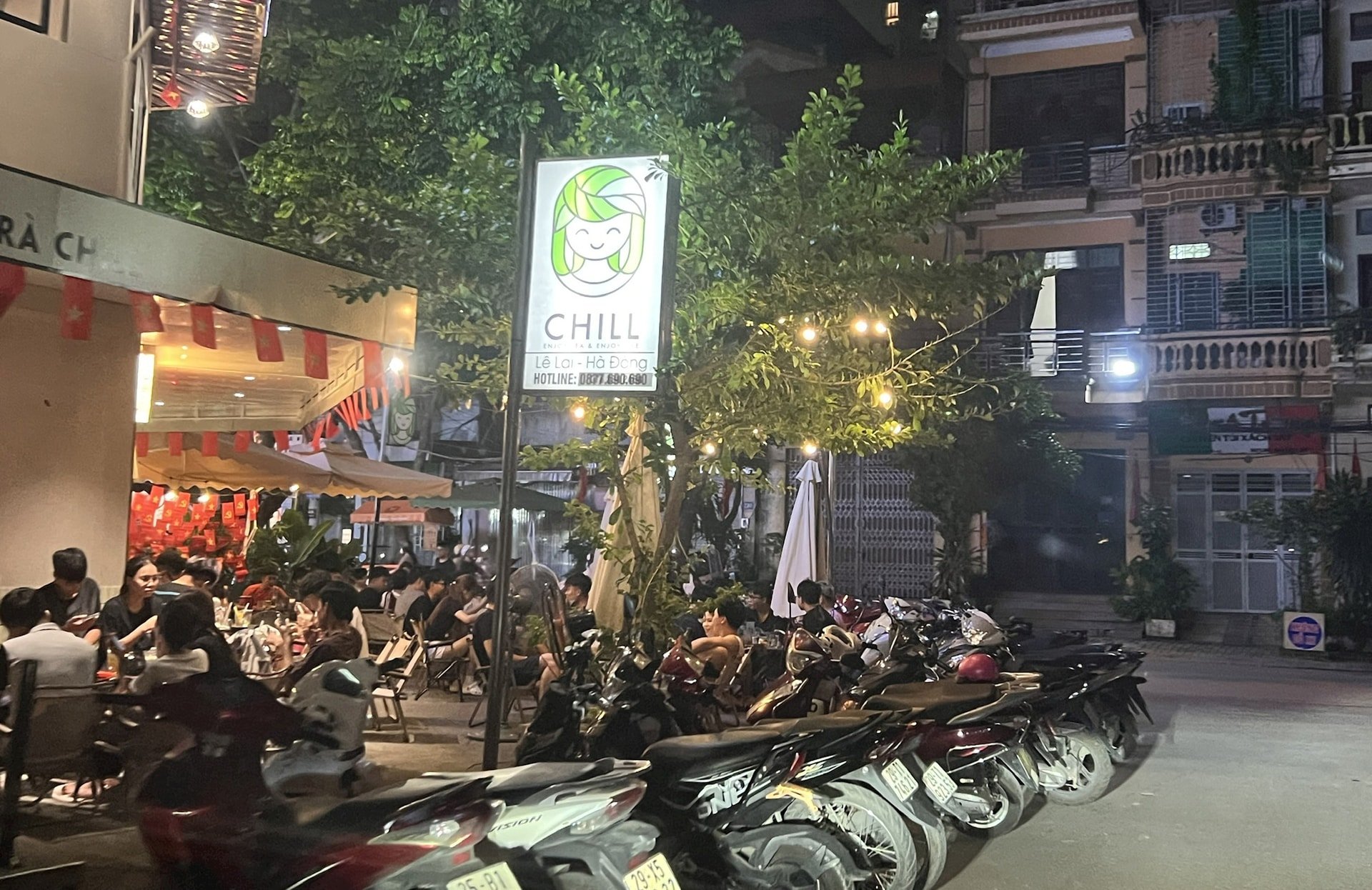 Via He Va Long Duong in der Le Lai Street, Ha Dong Ward, wird als Geschäftslokal genutzt..jpg