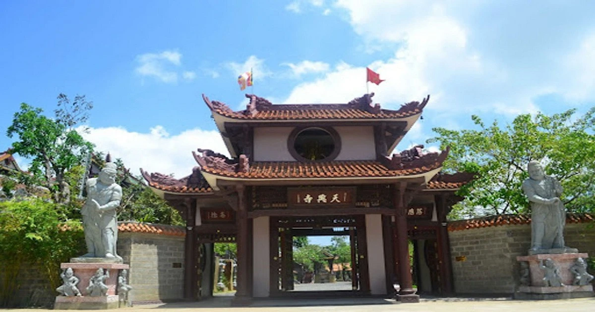 Khám phá ngôi chùa được mệnh danh là “Phượng Hoàng cổ trấn” của Việt Nam